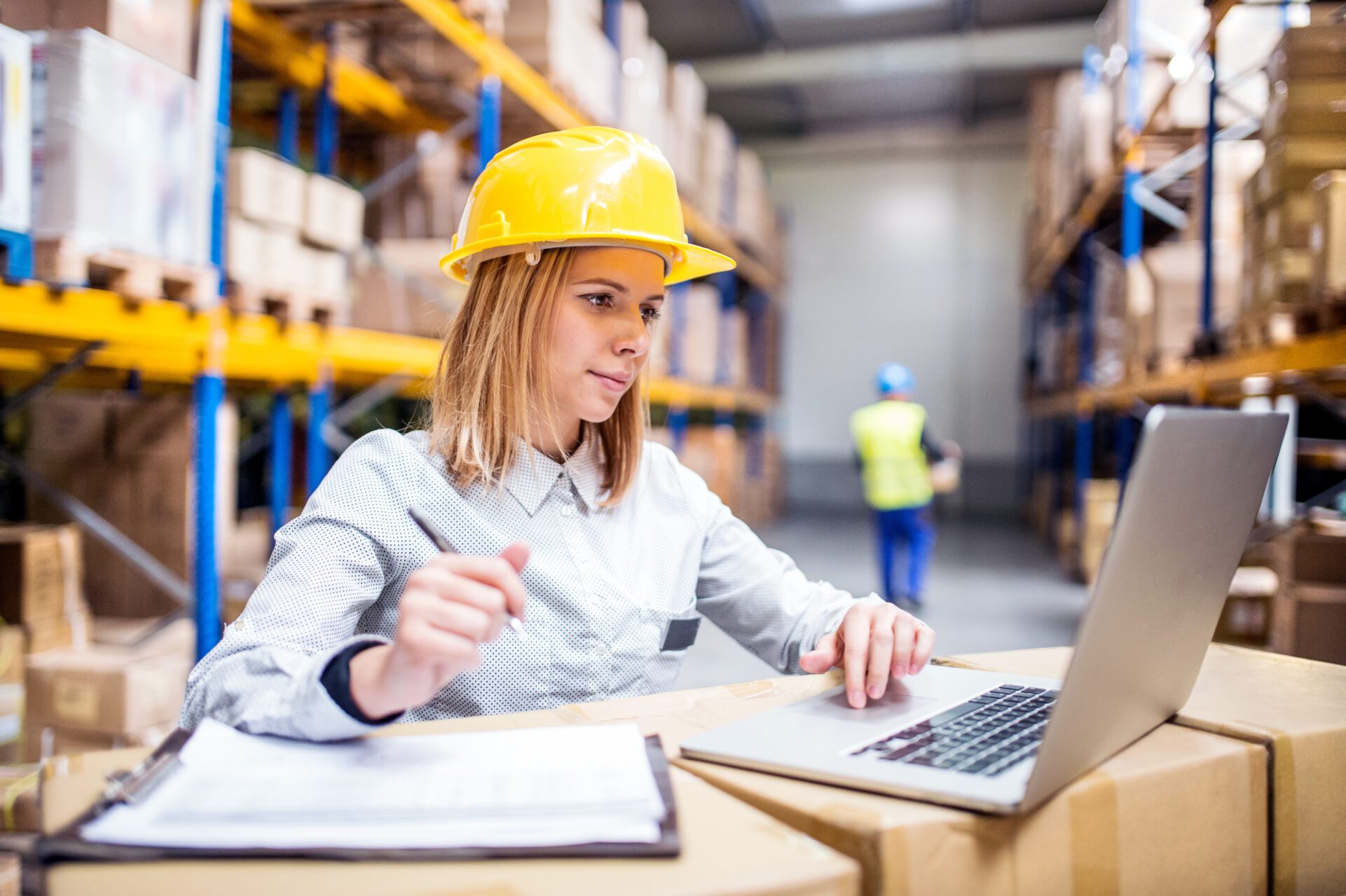 How does WMS improve warehouse management efficiency?